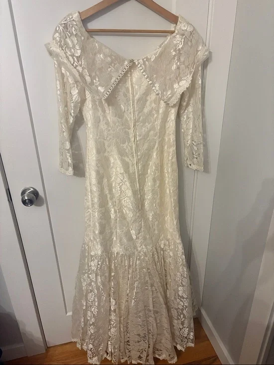 Vintage Cream Lace Long-Sleeve V-Neck Gown - Picture 4 of 11